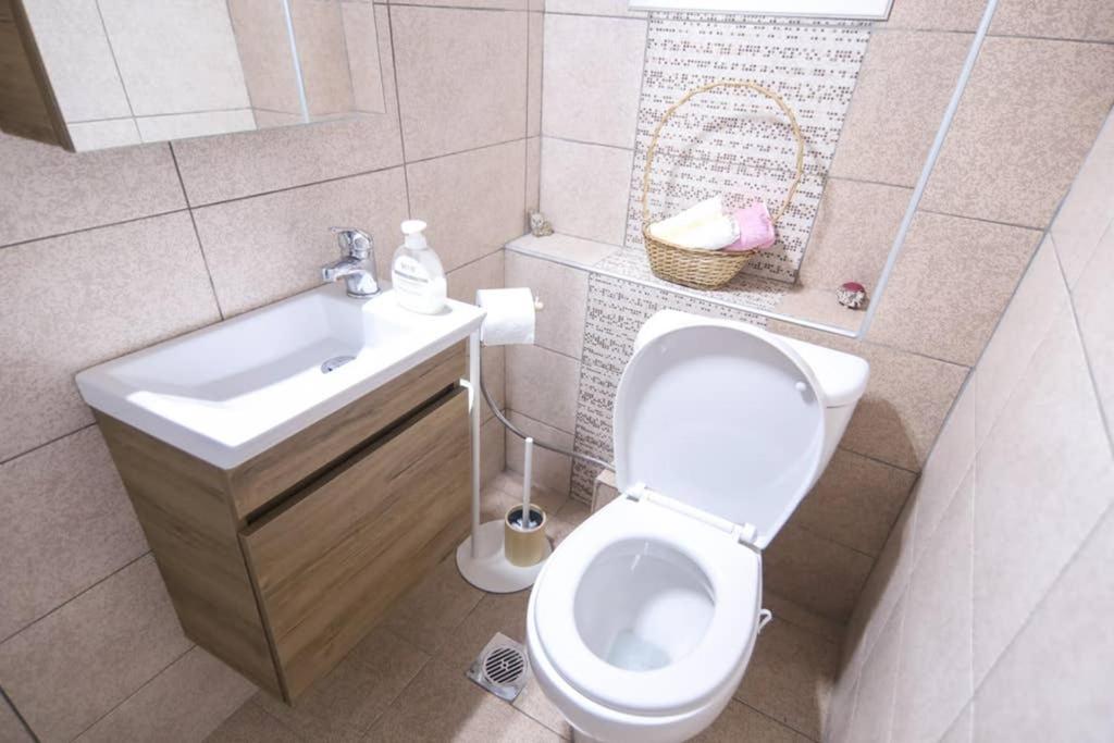 Quiet, Fully Refurbished In Διαμέρισμα